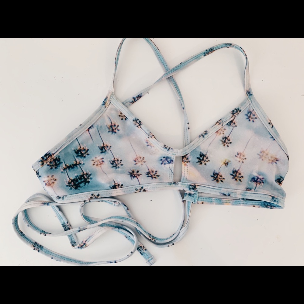 Jolyn Light blue palm tree vent top